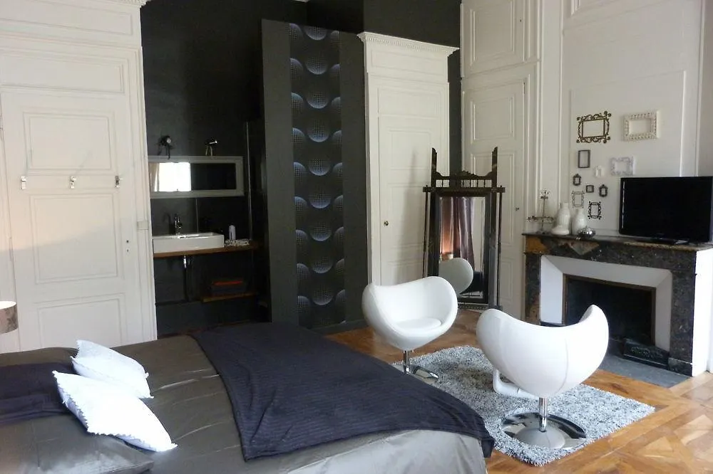 Frühstückspension Une Nuit Au Second Chambre D Hotes Lyon Frankreich