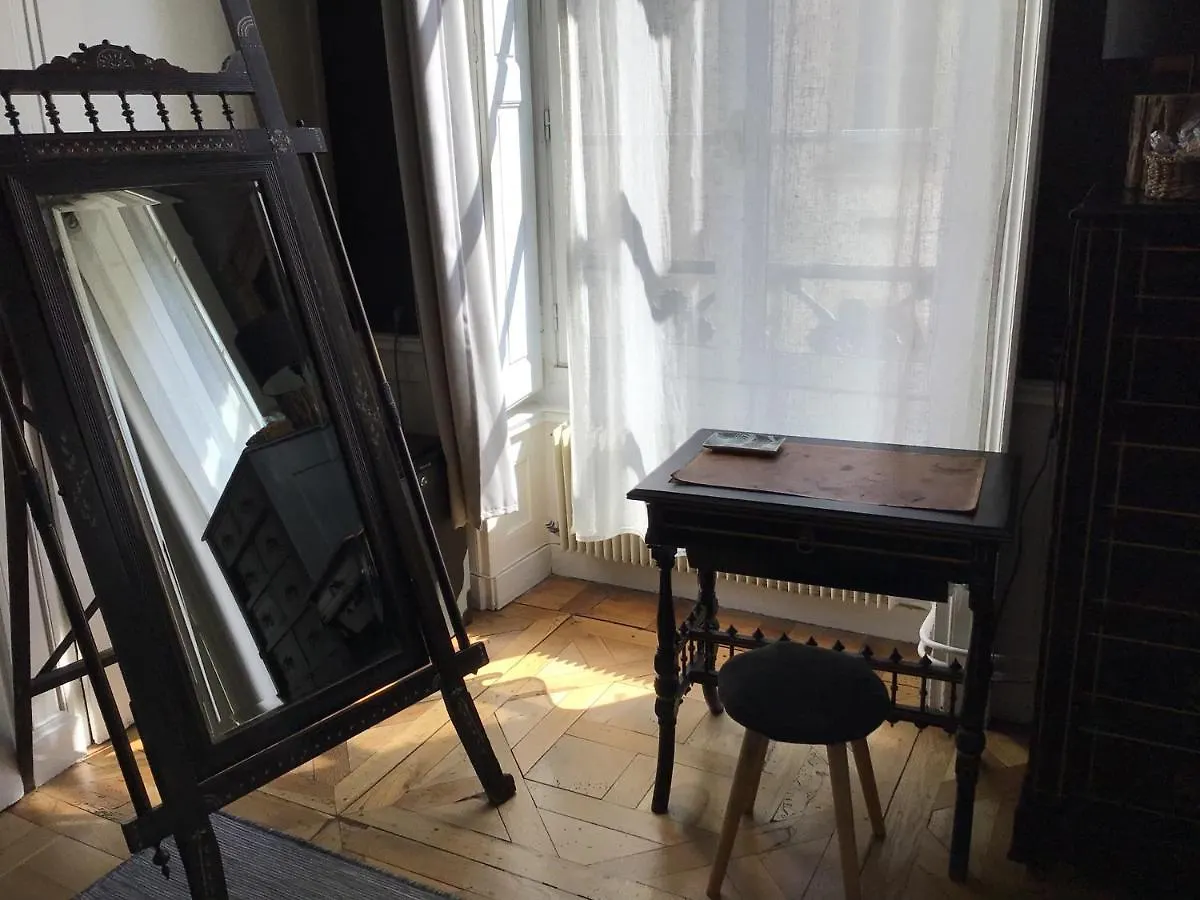 Une Nuit Au Second Chambre D Hotes Lyon Bed & Breakfast